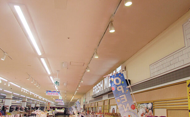 店舗全体が狭く窮屈な印象