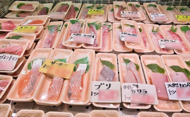 一般的な食品用照明では質感・色味の伝達力が不十分