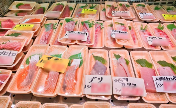 刺身や柵に最適な照明で色味・質感が高まり来店者様の注目度大幅アップ